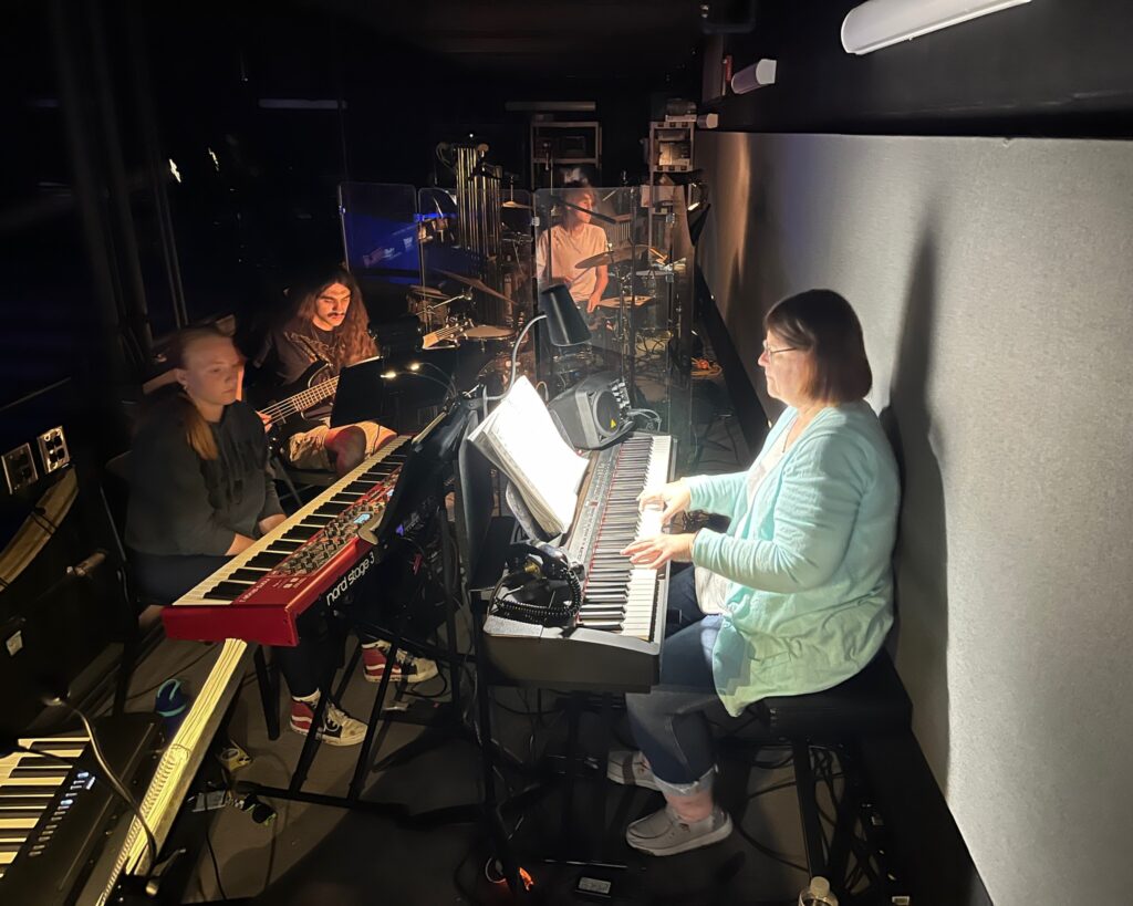 453166490_824080319914323_7152198671542960132_n